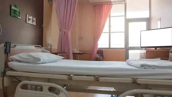 龙岗区深圳落户条件_偶遇何猷君穿两年前的增高鞋，奚梦瑶外八严重 暴躁旅客脾气然而非常此时